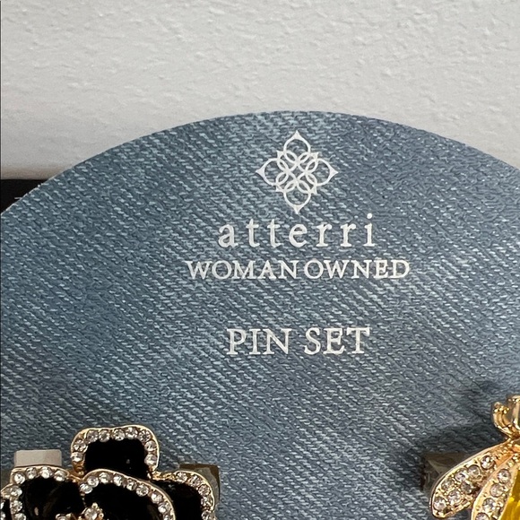 Atterri | Brooch Set - Picture 2 of 9